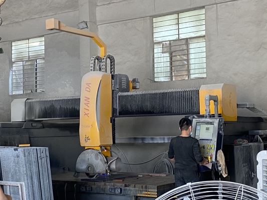 5100kg آلة قطع الجسر مع حركة الطاولة التلقائية 15m3/H استهلاك المياه