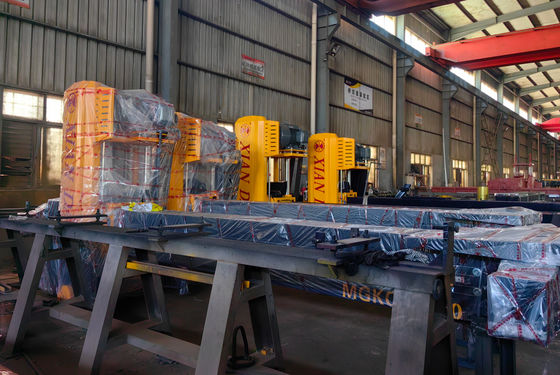 آلة قطع لوحات الحجر ذات الأربعة أعمدة