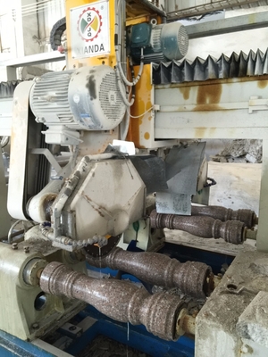 PLC/CNC عالية الدقة أربعة أجهزة آلة قطع بلاستر للعمود ، أغطية العمود ، الحاجز