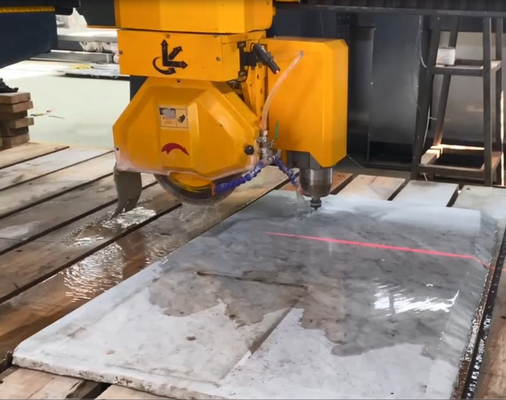 4 محور ربط نظام CNC أوتوماتيكي الجسر قطع آلة