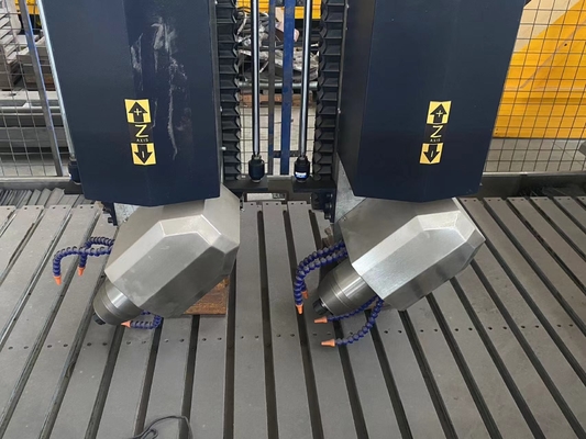 شياندا 4 محور عالية الدقة آلة حفر CNC مع 0.02mm دقة تحديد الموقع و 5.5KW قوة الغزل