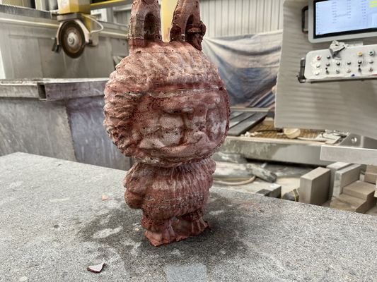 آلة قطع المنشار الجسر 5 محورات CNC مع 5 محورات التحكم في وقت واحد 20 كيلوواط BT40 طراز الغزل والطاولة الهجينة