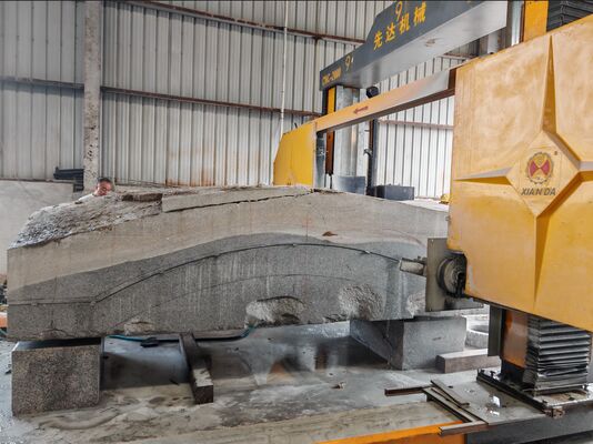 آلة شفرة الأسلاك الماسية الثقيلة المتحركة مع 3500 * 3500 * 2200mm الحجم القصير للمعالجة والتحكم CNC / PLC لقطع الحجر بدقة عالية