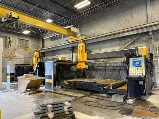 آلة قطع جسر آلية ذات 5 محاور مع نظام DDX لمعالجة الحجر 3200 × 2000 × 180 ملم