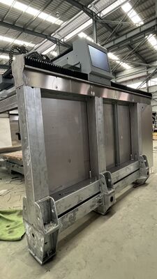 قاطع حجارة جسري بخمسة محاور بنظام إيطالي DDX بشفرة منشار مقاس 900 مم مع باب منزلق واقٍ اختياري