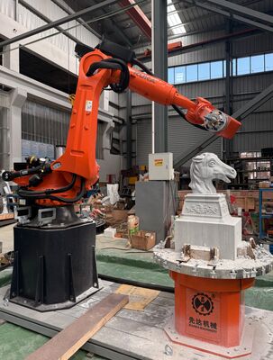آلة قطع الحجر الروبوتية CNC ذات 6 محاور مع التحكم المتداخل ومؤخرة BT40 للنحت على نطاق واسع 3100 ملم
