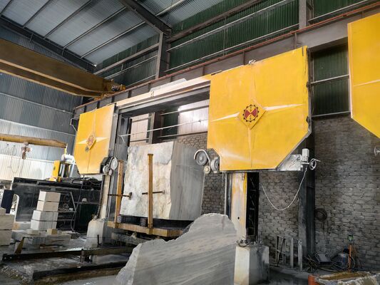 آلة CNC لقطة الأسلاك الماسية مع عربة تدور 360 درجة قطر العجلات 1600 ملم واستهلاك المياه 4 م 3 / ساعة