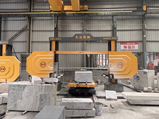 منشار سلكي ماسي CNC عالي الدقة XIANDA CNC-2500SA بسعة تحميل 20 طنًا وطاولة دوارة سيرفو 360 درجة لتشكيل الحجر