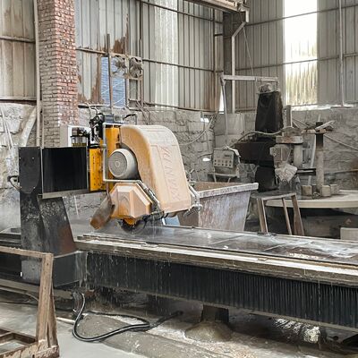 آلة تشكيل الحجر CNC بشفرتين مزدوجتين لقطع عالي الدقة وقابلية تكرار وطاولة دوارة اختيارية لإنتاج الحجر المخصص