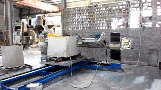 5 محور CNC الماسة سلك المنشار مع 11kw المحرك الرئيسي ل 2600 * 3000 * 1500 معالجة الحجر