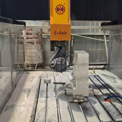 5 محورات حجر آلة حفر CNC مع 7.5 كيلوواط فولاذ ثقيل و 3000 × 1300 مم طاولة المعالجة للنحت ثلاثي الأبعاد في جميع الاتجاهات